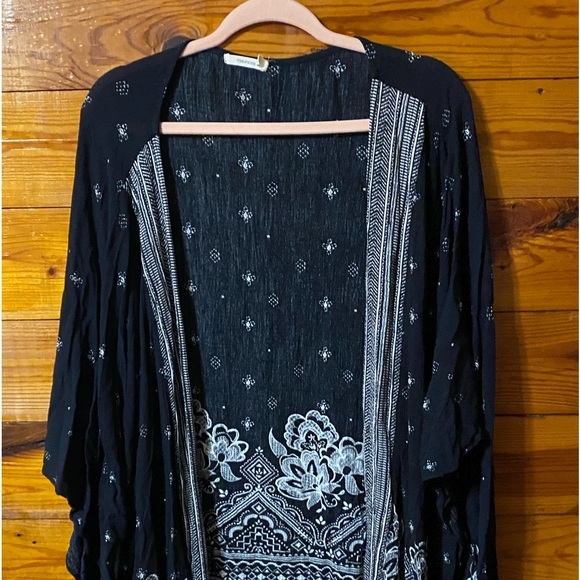 Maurices’ Black and White Kimono - Picture 5 of 6